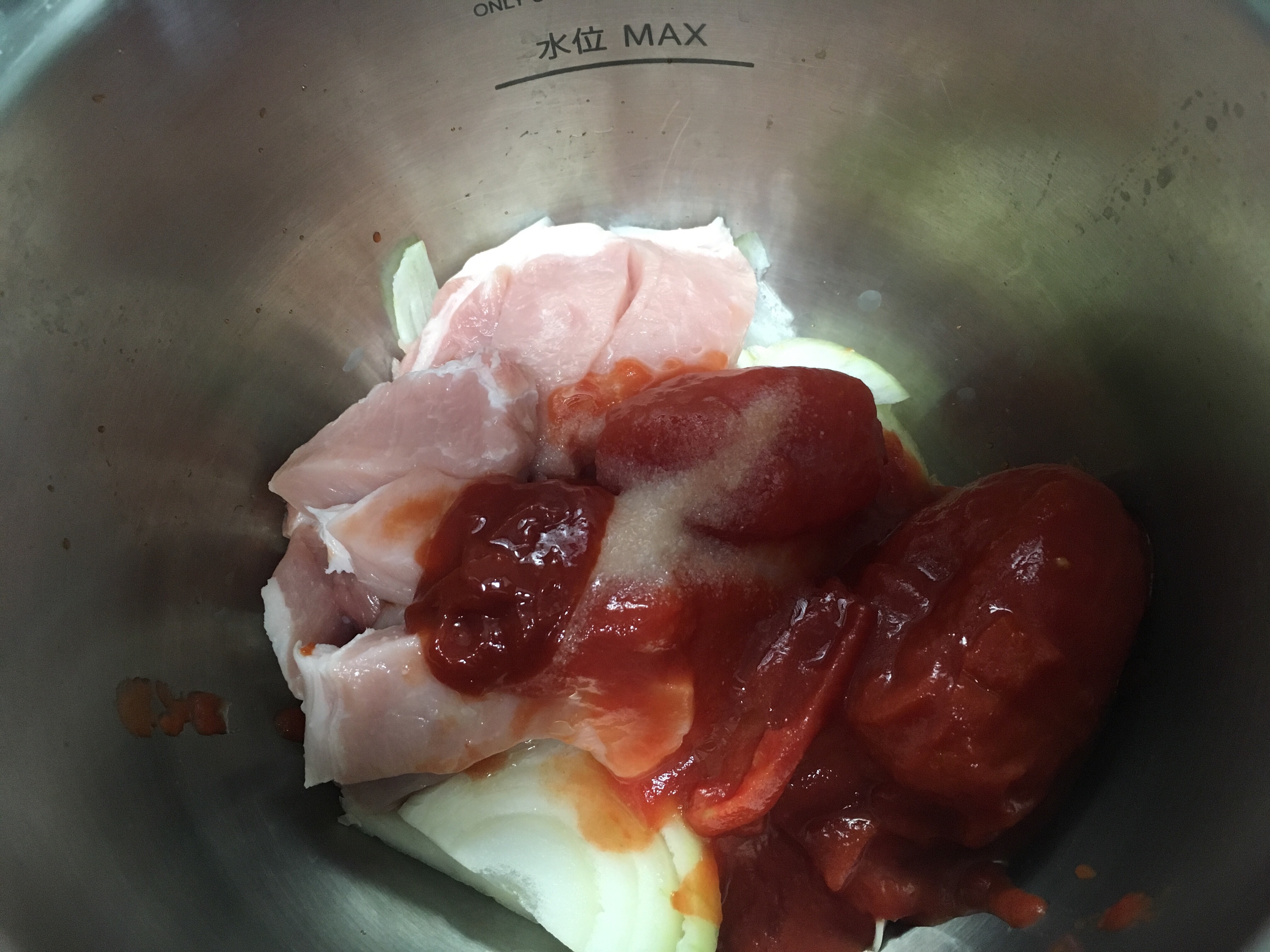 ホットクックで豚肉のトマト煮込み加熱前